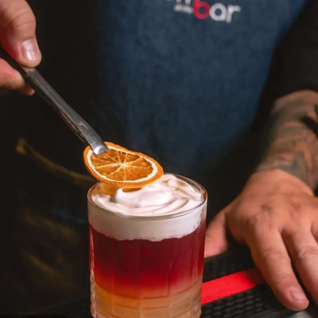 Drink preparado por um bartender do Bombar